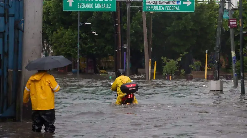 Inundación sobre Calzada Ignacio Zaragoza